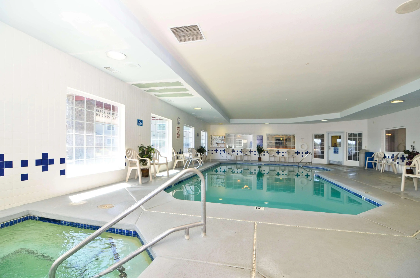 Lighthouse Suites Inn