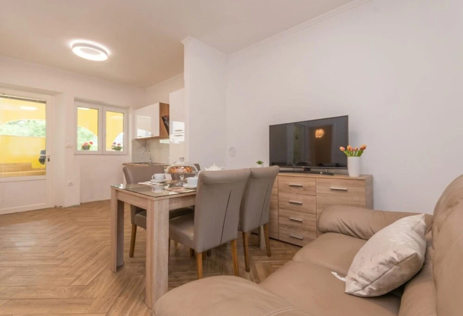 Teresa - Great Location & Parking - A1