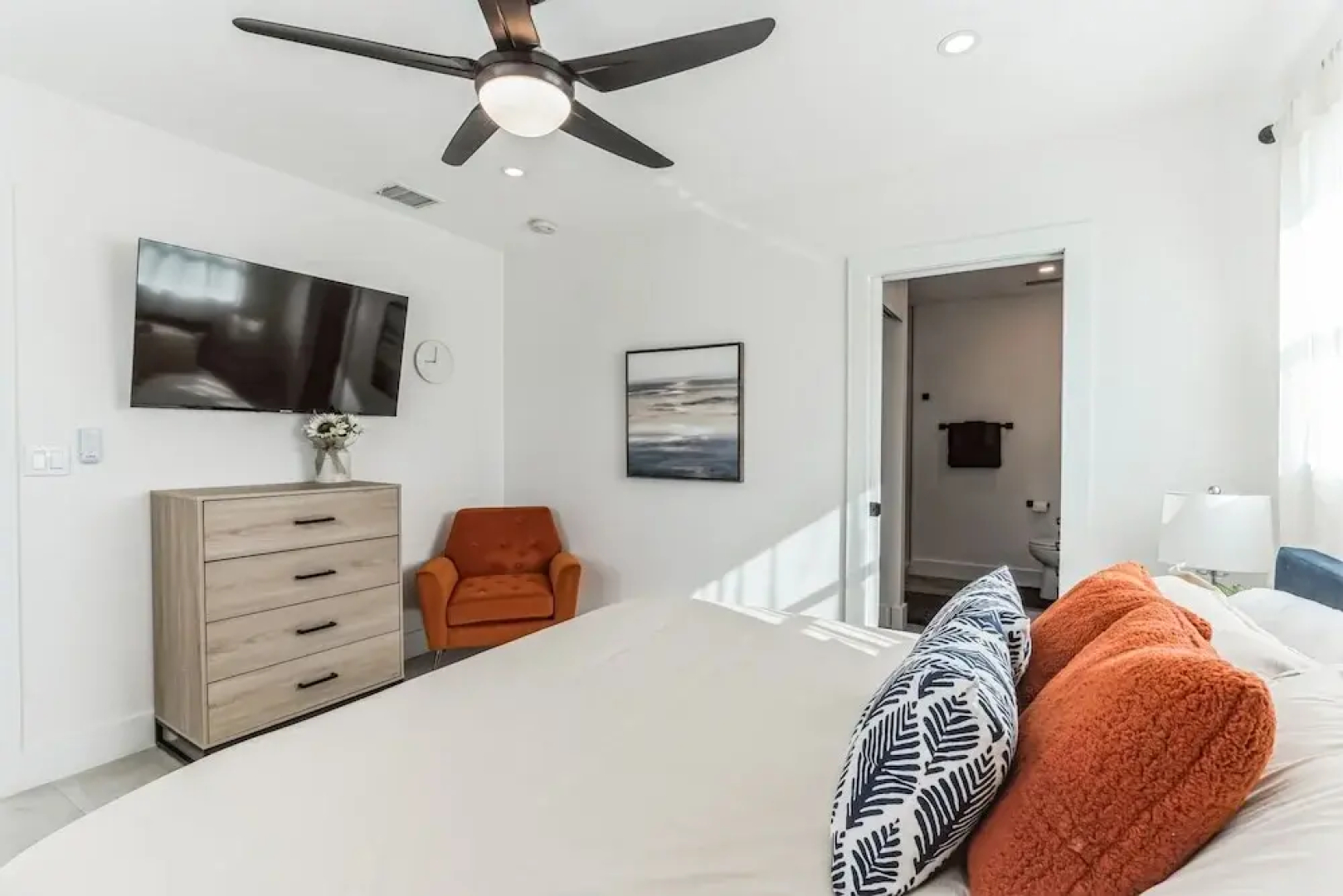 Casa Cervo - Stunning Home In Great Location, Walkable To Restaurants, Shopping, And The Beach! 4 Bedroom Home by Redawning
