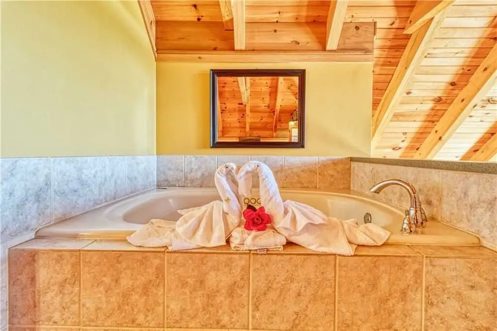 Above Ole Smokys Clouds - One Bedroom Cabin