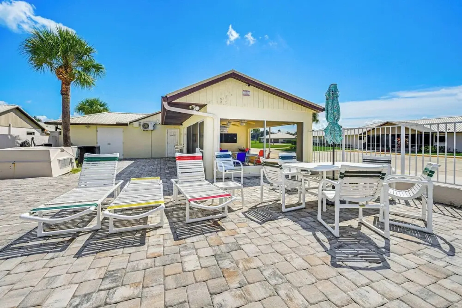 Sunny Canal-view Villa w/ Lanai in Sebring!