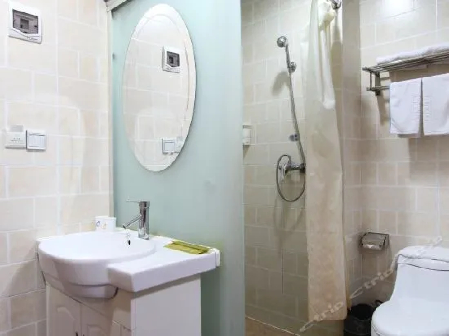 Xinyijia Express Hotel (Jiaozuo University Store)
