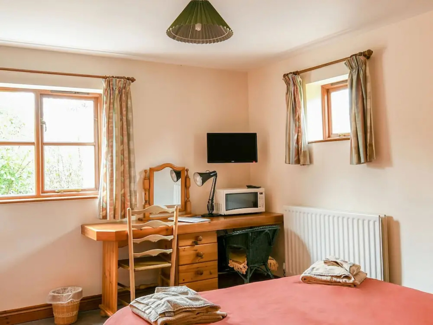 Lovely Holiday Home in Lydbury With Garden