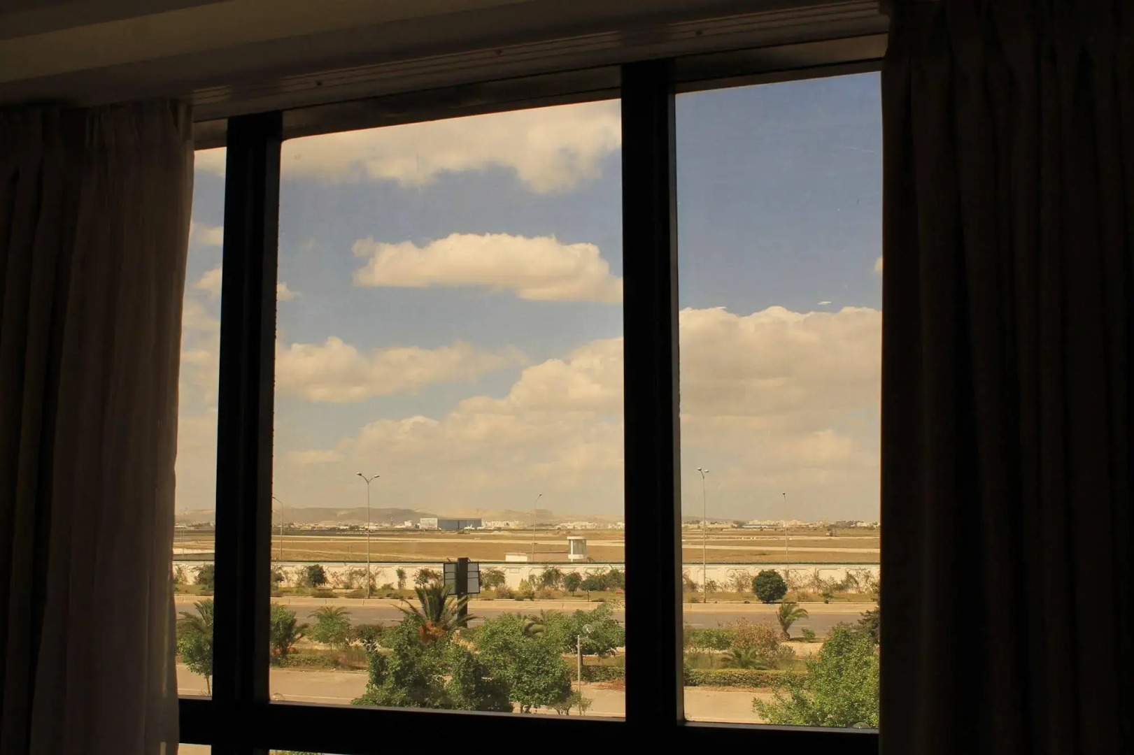 Hôtel Lac Léman, LES BERGES DU LAC