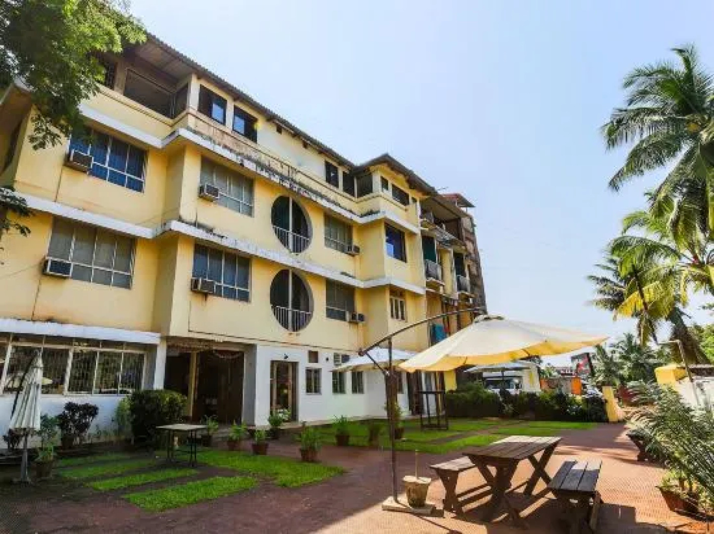 OYO 18772 Hotel Shraddha