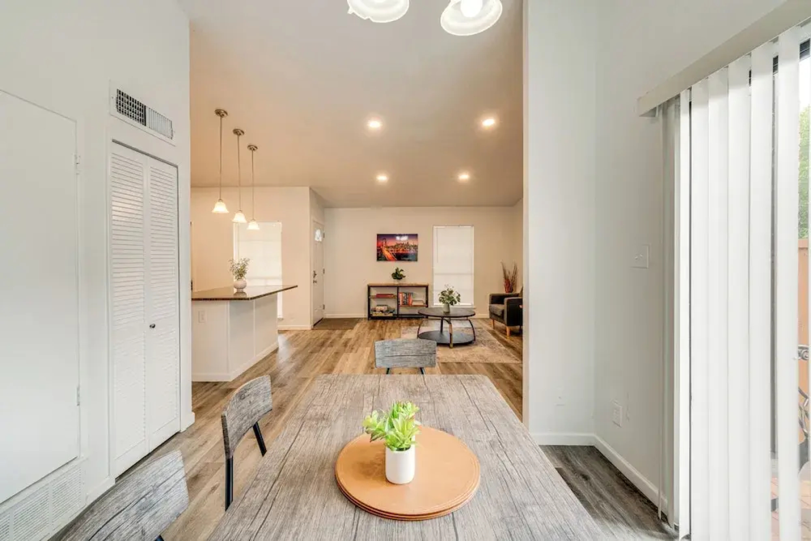 Game Room & Pool: Family Home in The Colony!