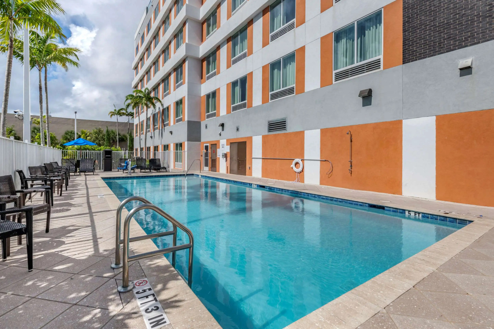 Comfort Suites Fort Lauderdale Airport & Cruise Port