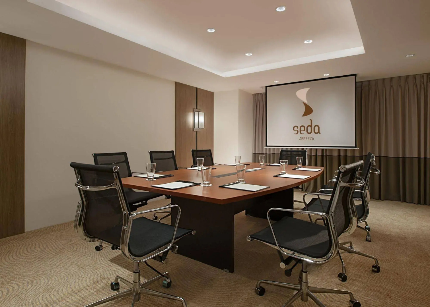 Seda Centrio - Newly Renovated