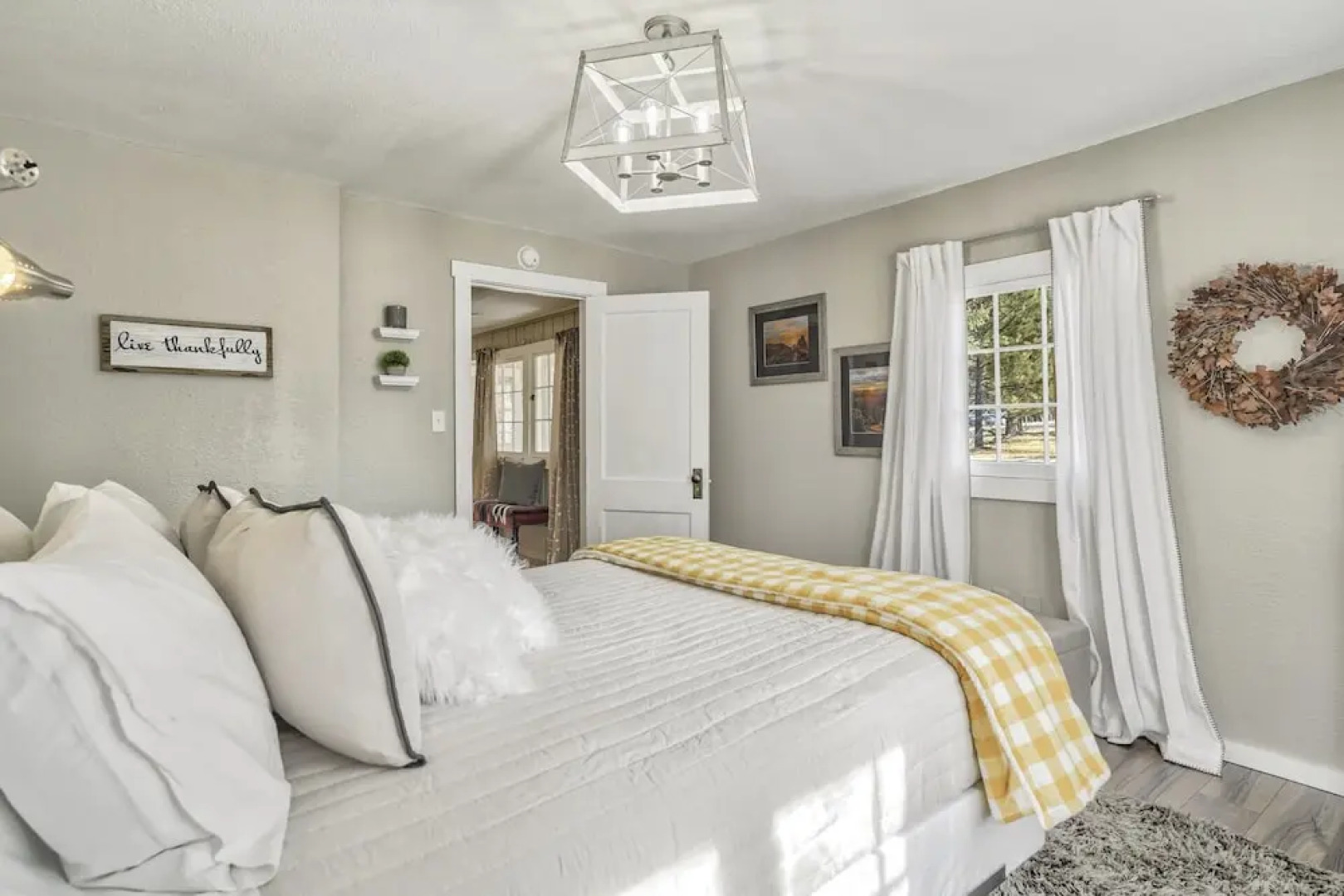 2brwren's Nestdowntown and Hiking Nearby