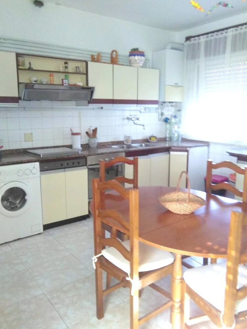 Apartment With 3 Bedrooms in Vilagarcía de Arousa - 130 m From the Bea