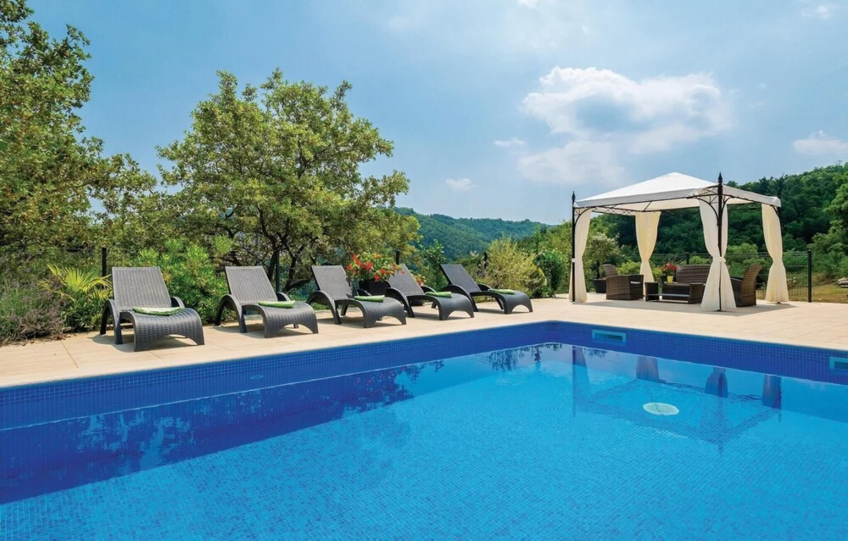 Stunning Home in Barisici With Wifi and 4 Bedrooms