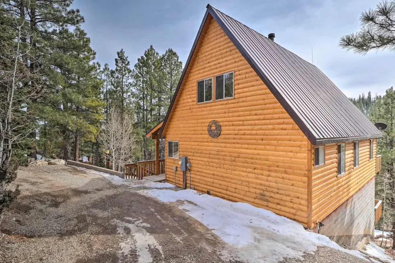 Pet-friendly Duck Creek Village Cabin w/ Fire Pit!
