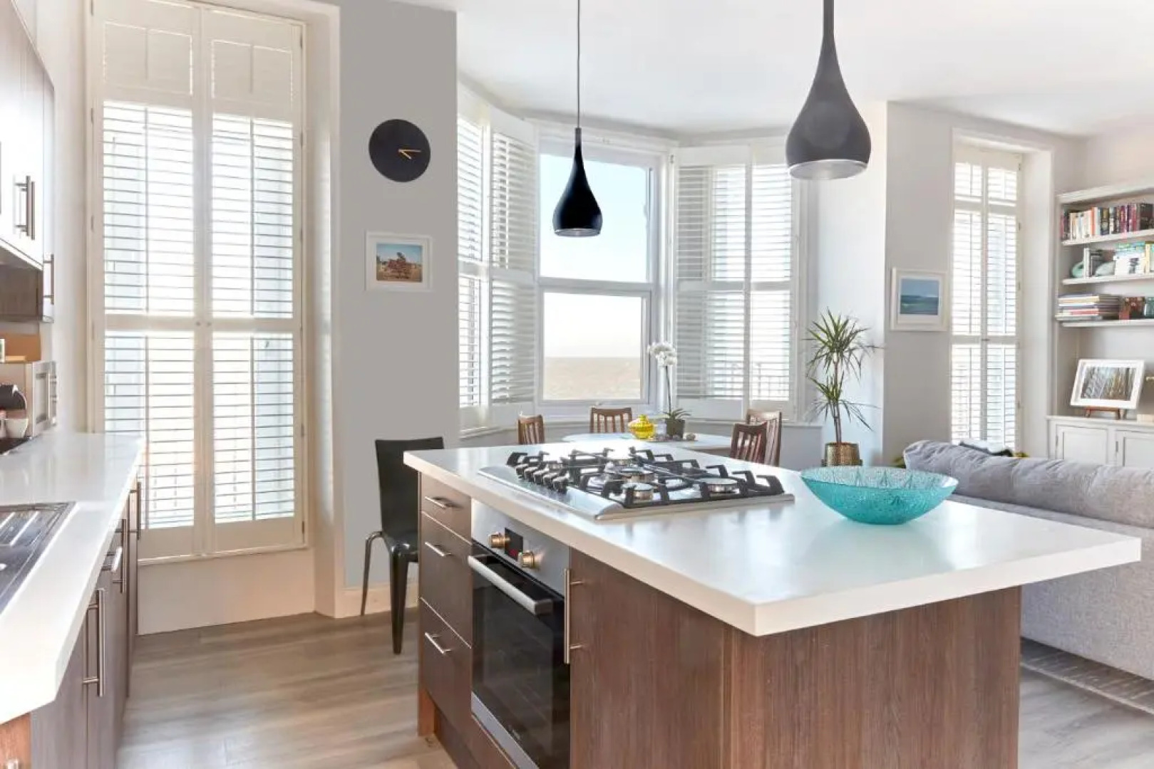 Spacious beach front apartment with stunning sea views