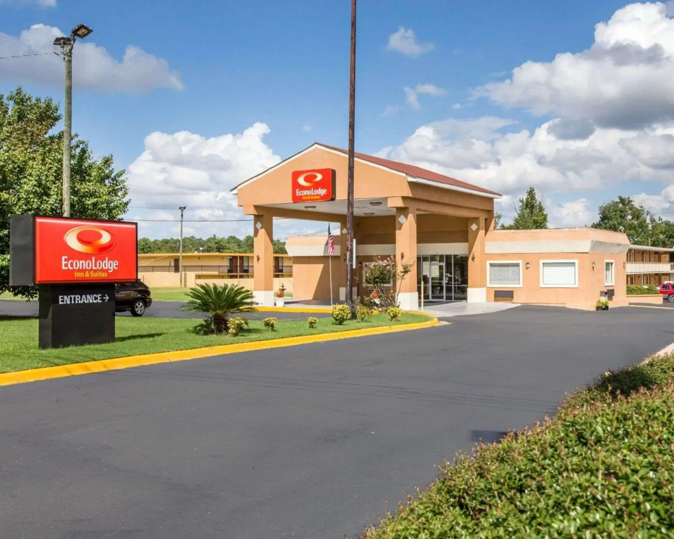 Econo Lodge  Inn & Suites Macon West
