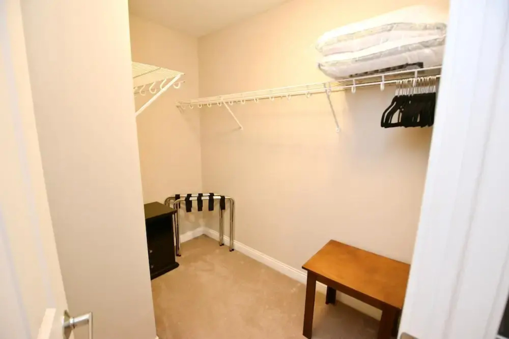 Walk to Notre Dame Spacious 3BR Townhome w Garage Family-friendly Amenities 123p