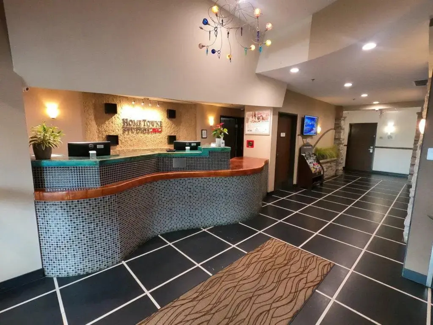 Hometowne Studios & Suites By Red Roof Washington