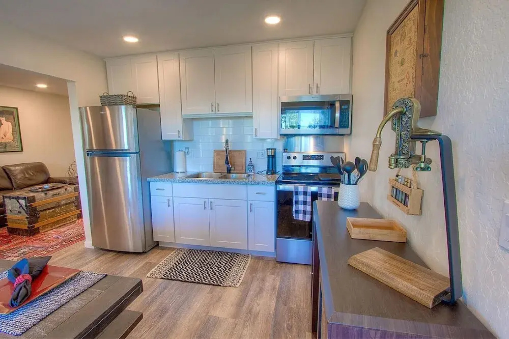 Awesome Dawson 1 Bedroom Condo by RedAwning