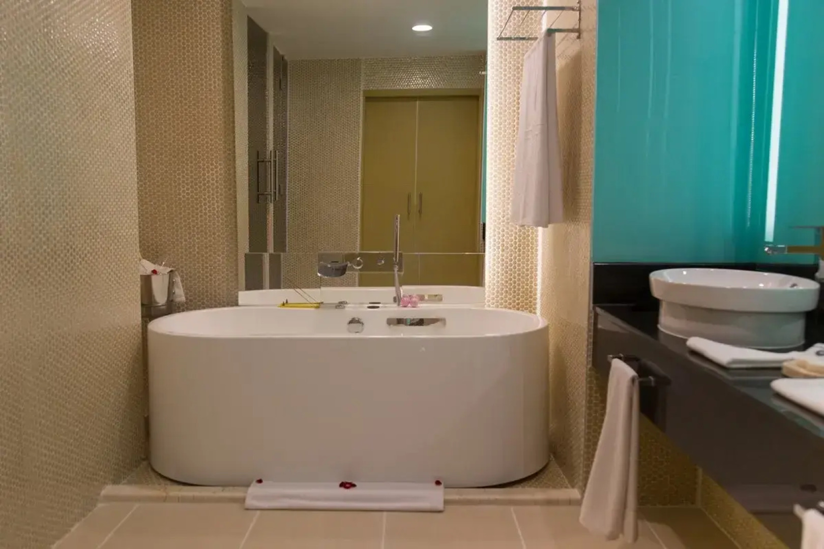 Gran Muthu Almirante Beach