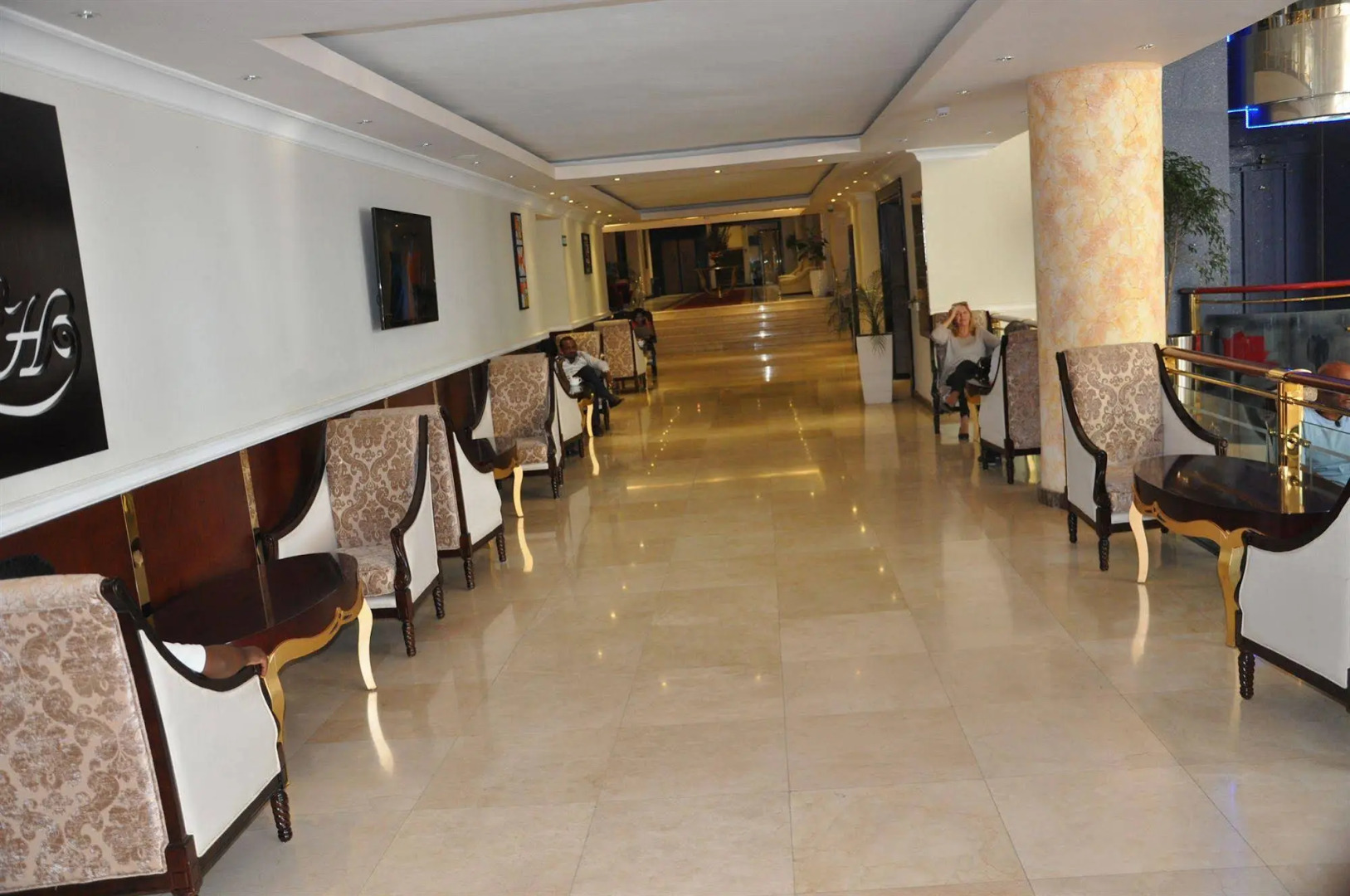 Elilly International Hotel