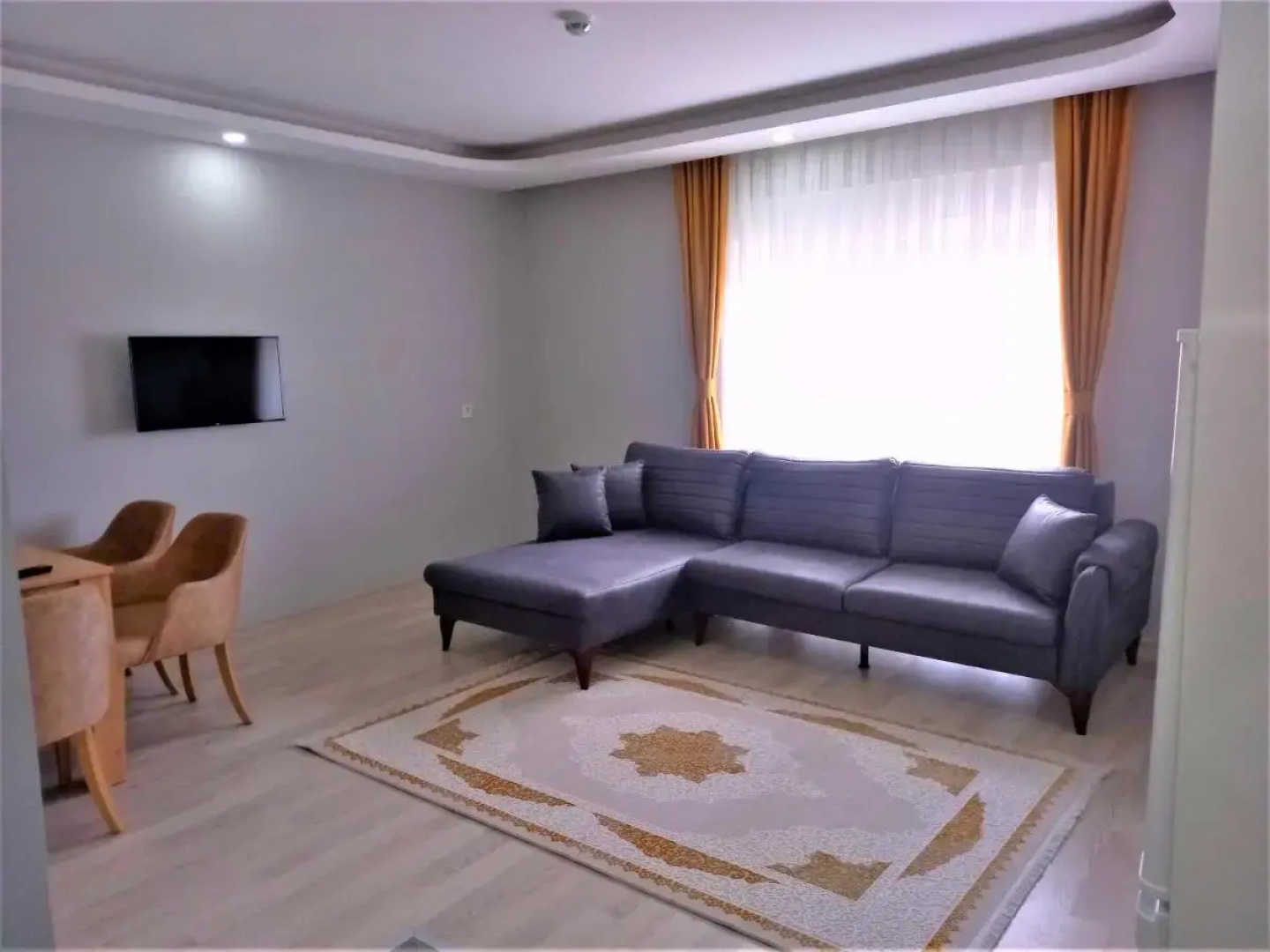 Adam Apart Hotel