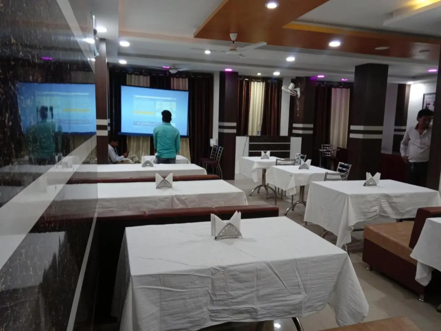 Vinayak Palace Hoshangabad