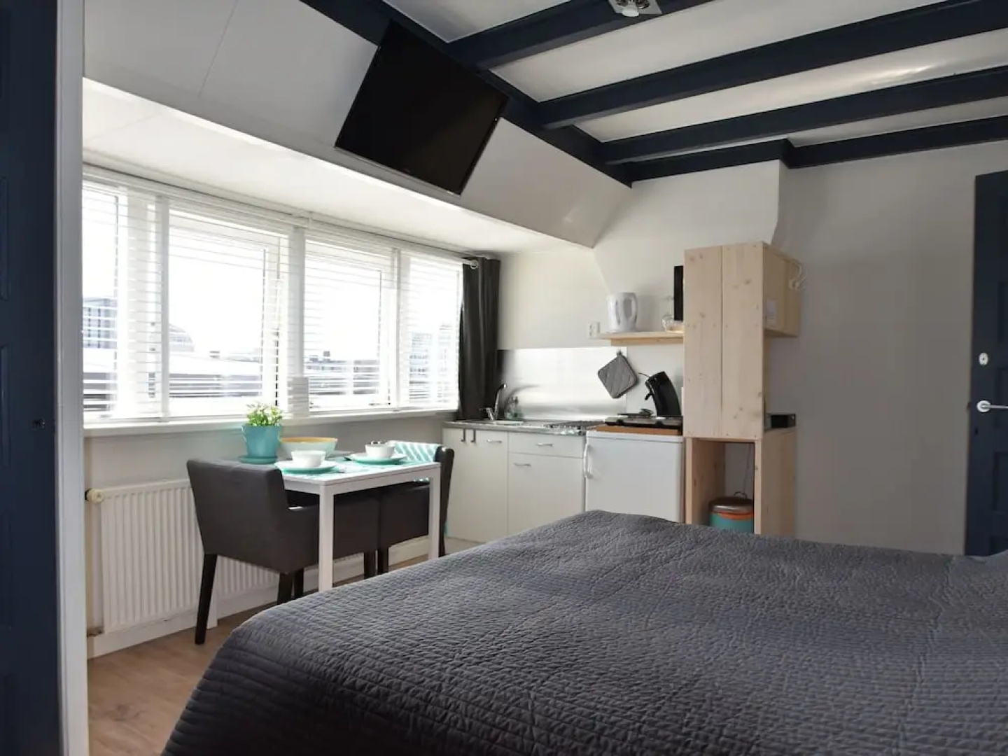 Elegant Studio Near Beach