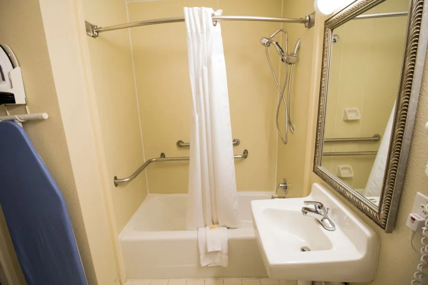 Best Western Premier Airport/Expo Center Hotel