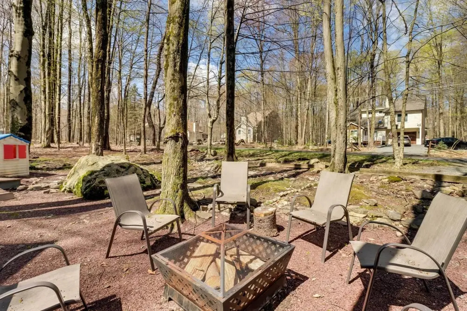 Spacious Pocono Lake House Near Skiing & Swimming!