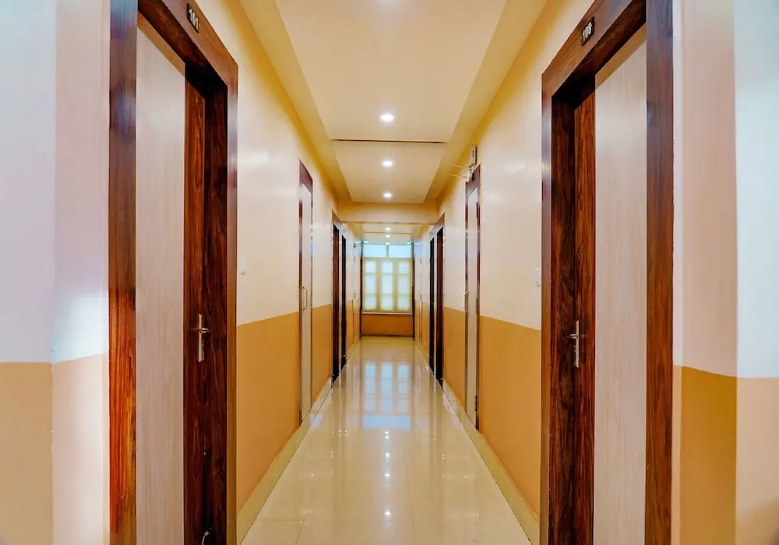 Fabhotel Kanchan Plaza