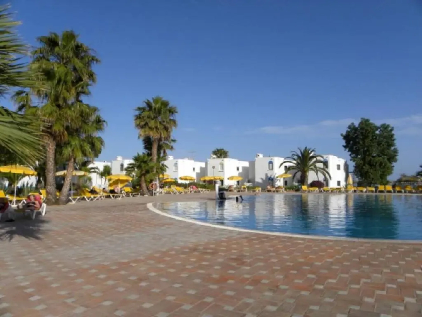 Cabanas Gold By Beach Rentals