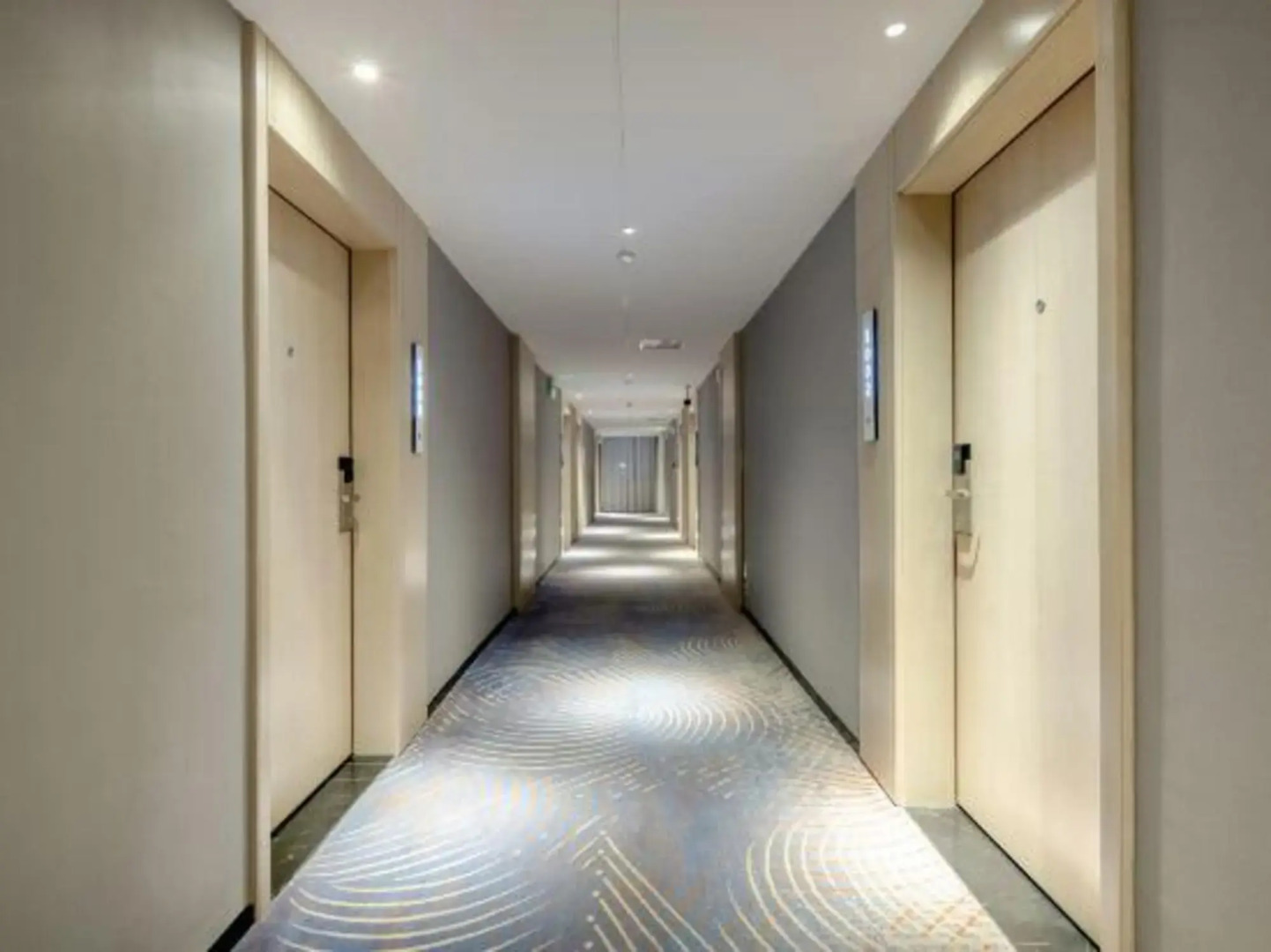 Echarm Hotel (Hezhou Lingfeng Square)