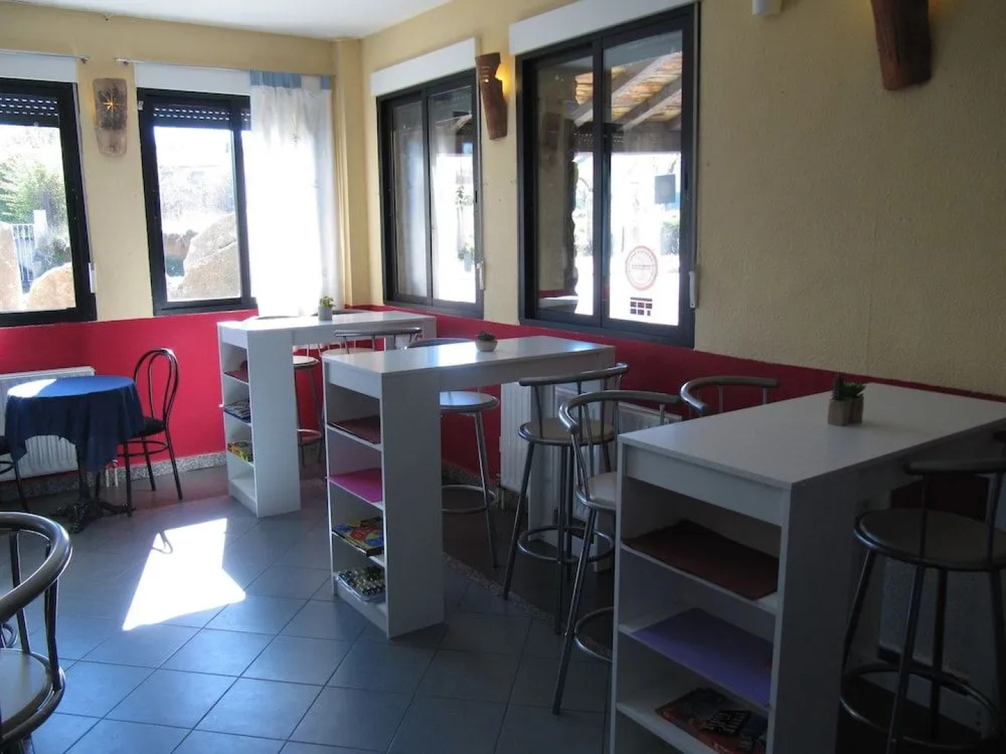 Las Cavenes Del Cabaco