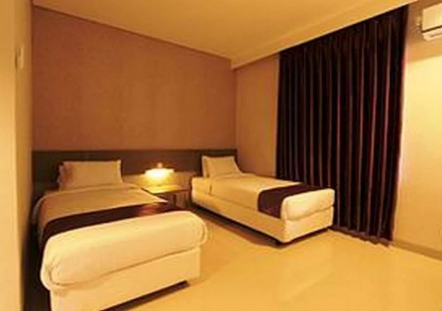 Smile Hotel by RedDoorz