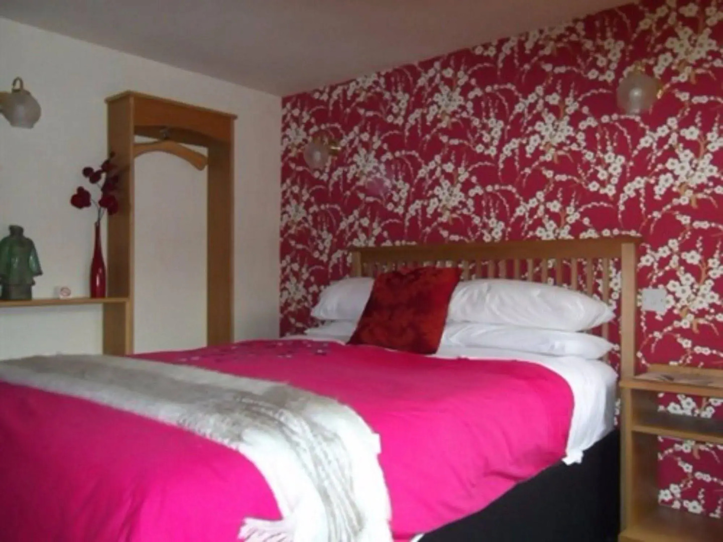 The Jug and Glass Inn