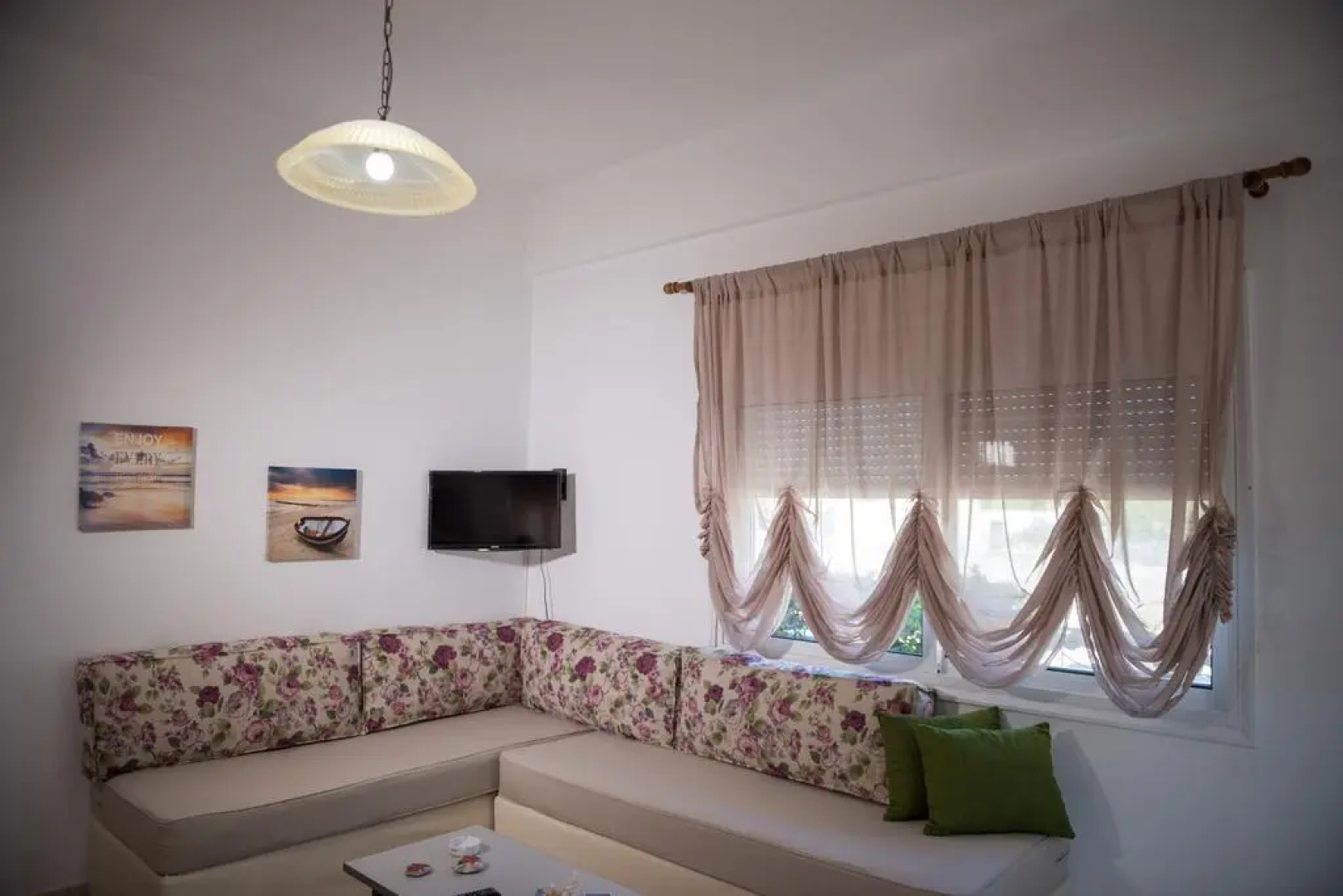 Dora Apartments