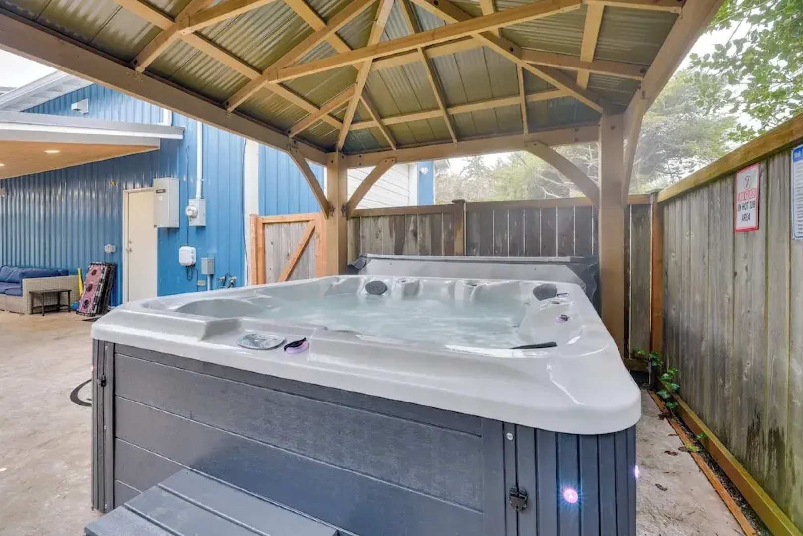 Westport Home w/ Hot Tub: 2 Blocks to Beach!
