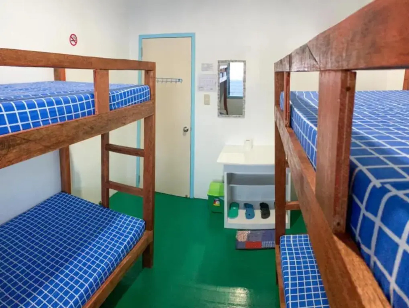 RedDoorz Hostel @ Popoy's Backpackers Mati