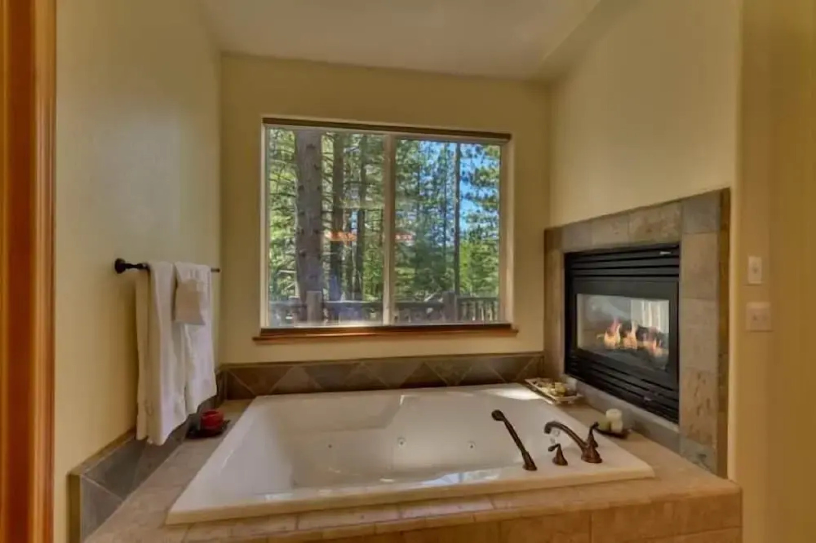 Mv16: Bear Lair Estate with Hot Tub Pn1133