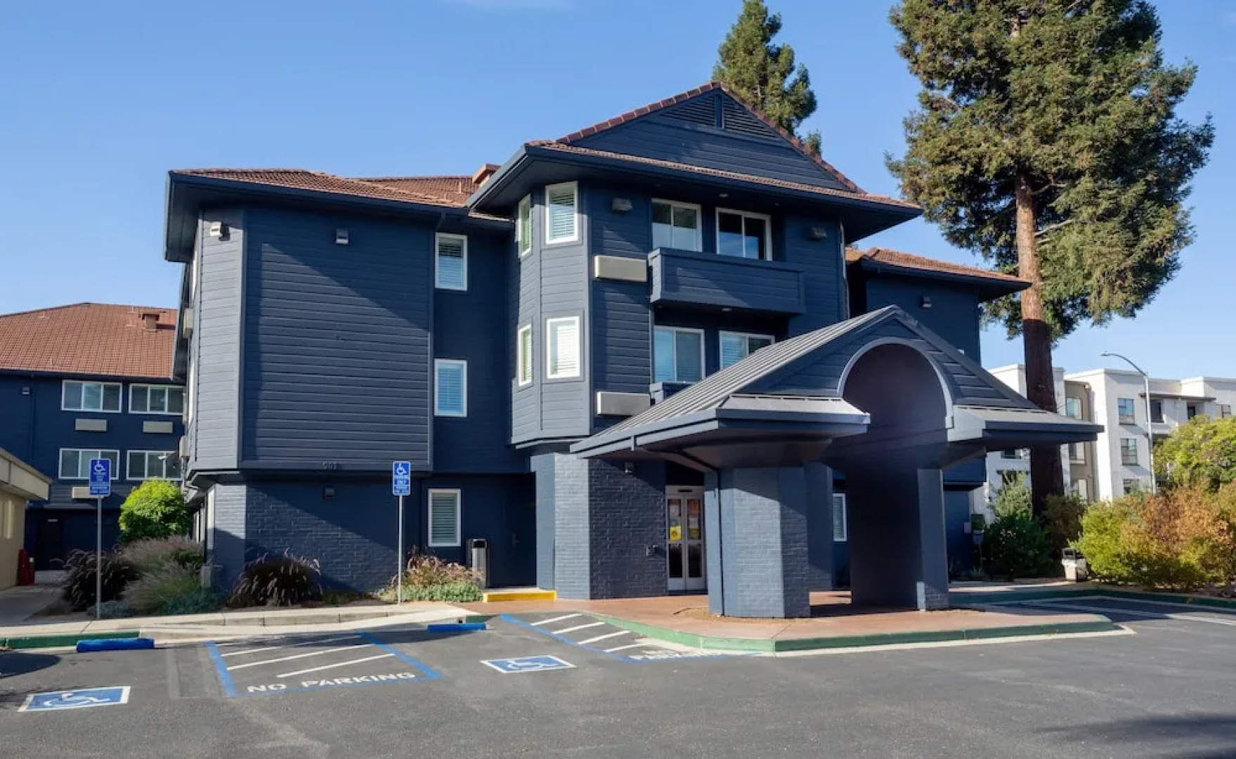 Best Western Crestview Hotel & Suites