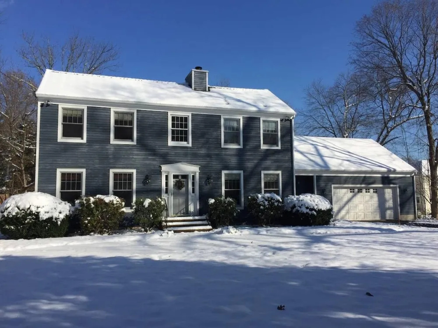 Suburban Getaway. Fire pit & Fireplace. Steam Shower
