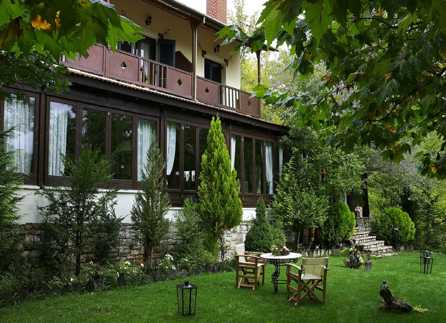 Country Club Hotel & Suites