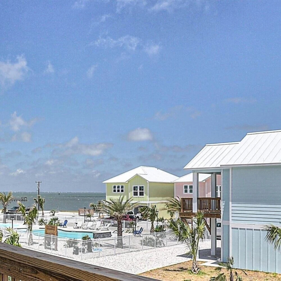 Sunshine And Flip Flops Sp114 4 Bedroom Home by RedAwning