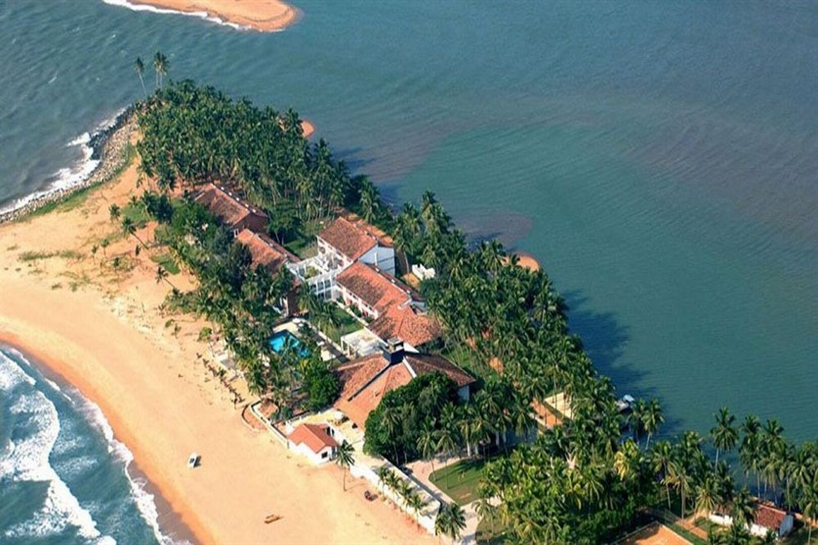 Курортный отель Avani Kalutara Resort