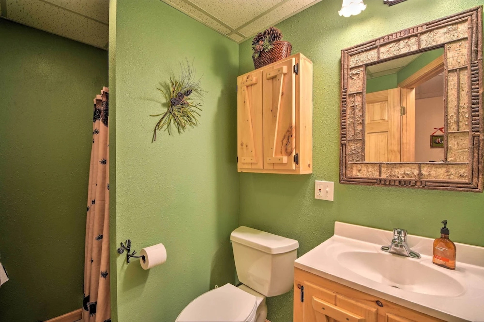 Family-friendly Cabin ~ 1 Mile to Hike & Swim!