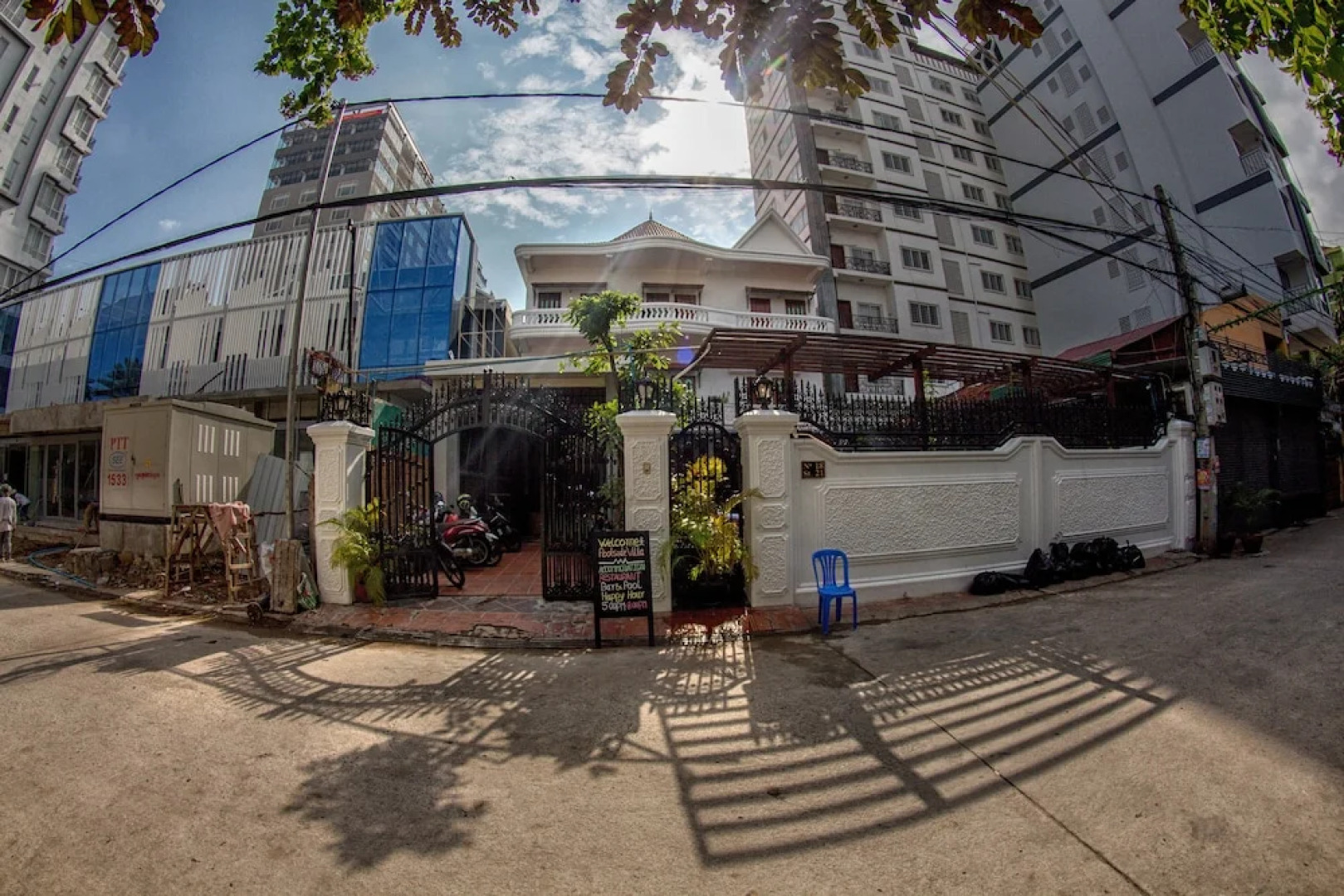 Poolside Villa - Hostel