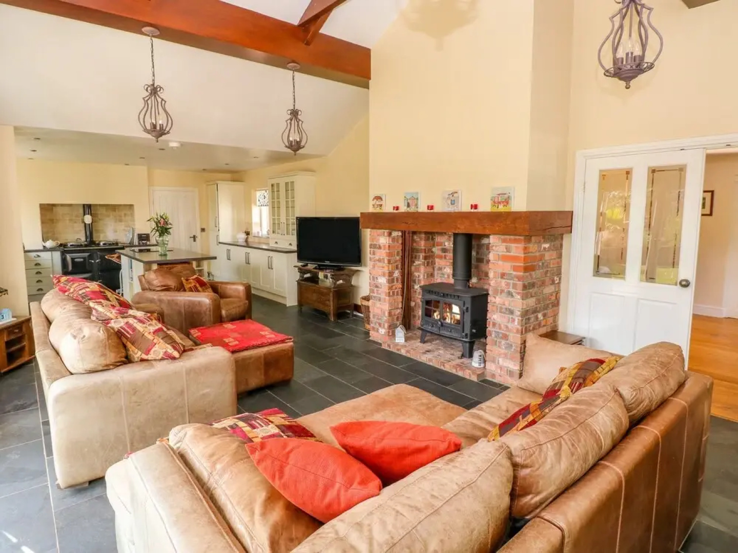 1 Homecroft Bungalows
