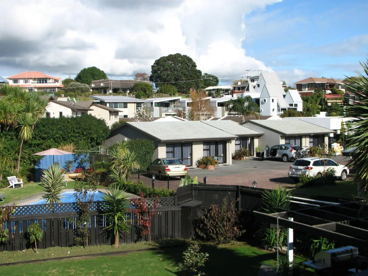 Cobblestone Court Motel – Wenzel Motels