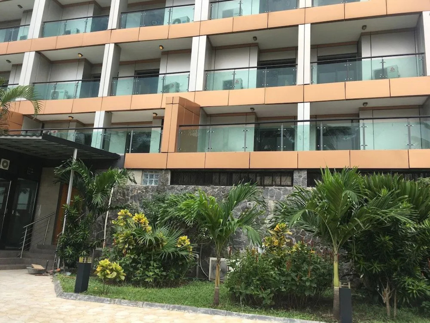 Maroko Bayshore Suites