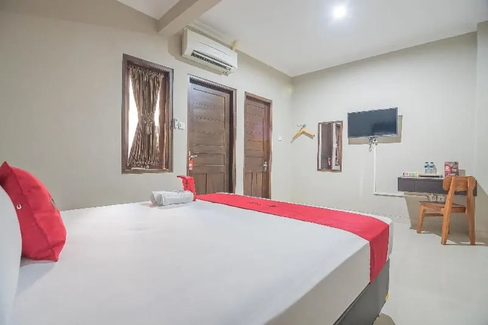 RedDoorz near Ambarukmo Yogyakarta 2