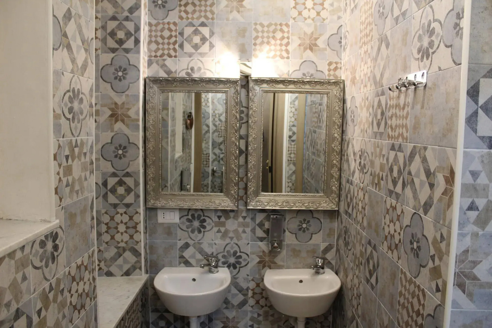 Victoria House Hostel